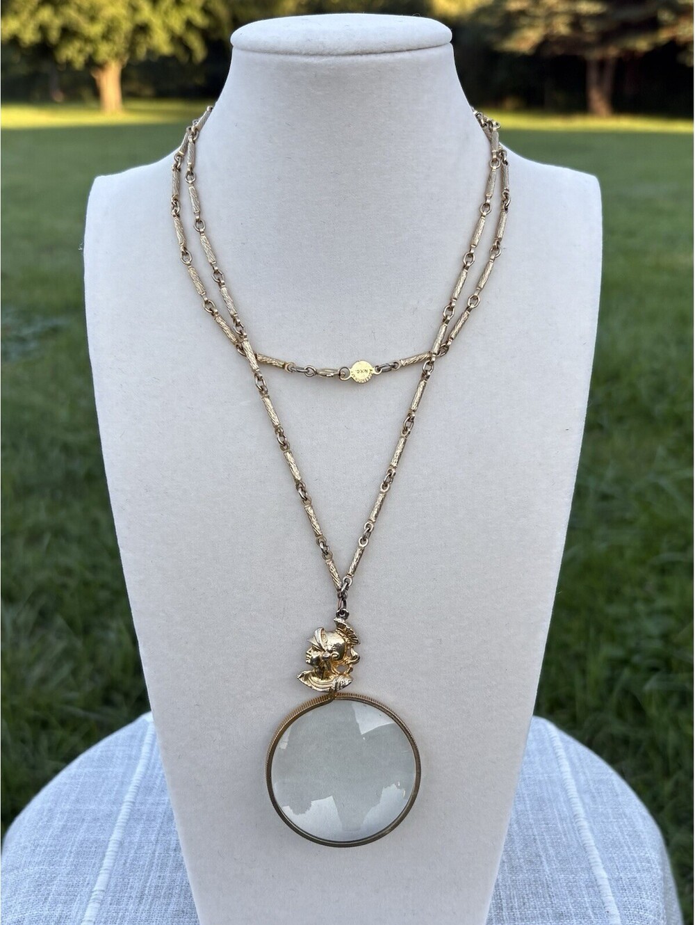 Vintage Accessocraft NYC Gold Tone Knight Magnifying Glass Pendant Necklace